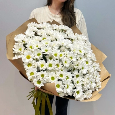 Букет «21 ромашка» – нежные белые кустовые хризантемы в натуральном стиле Багратионовск Калининградская область