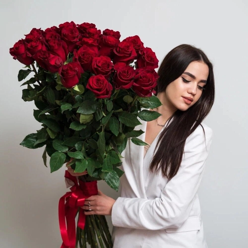 Роскошный букет «Эксплорер» – 25 красных роз для самых важных моментов Багратионовск Калининградская область