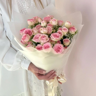 Букет «Нежный аромат» – пышные розовые кустовые розы в элегантной упаковке Багратионовск Калининградская область