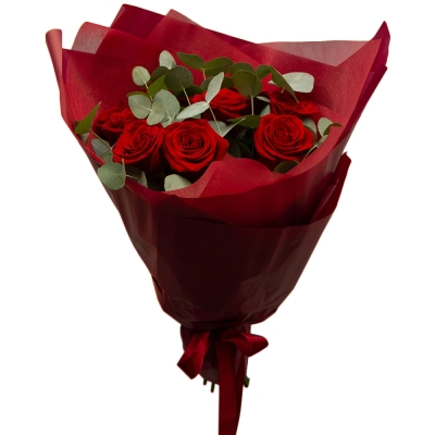 Букет из 9 красных роз с эвкалиптом – классика любви и нежности Багратионовск Калининградская область