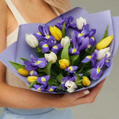 Букет из ирисов и тюльпанов «Весна» Багратионовск Калининградская область