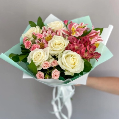 Букет «Николь» – изысканное сочетание роз, кустовых роз и альстромерий Багратионовск Калининградская область