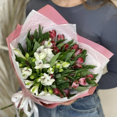 Букет «Люблю»– страсть и чистота в красно-белых альстромериях Багратионовск Калининградская область