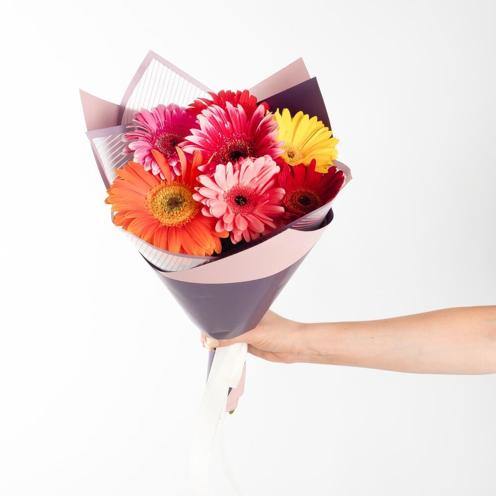 Солнечный букет из 7 свежих гербер – радость в подарок Багратионовск Калининградская область