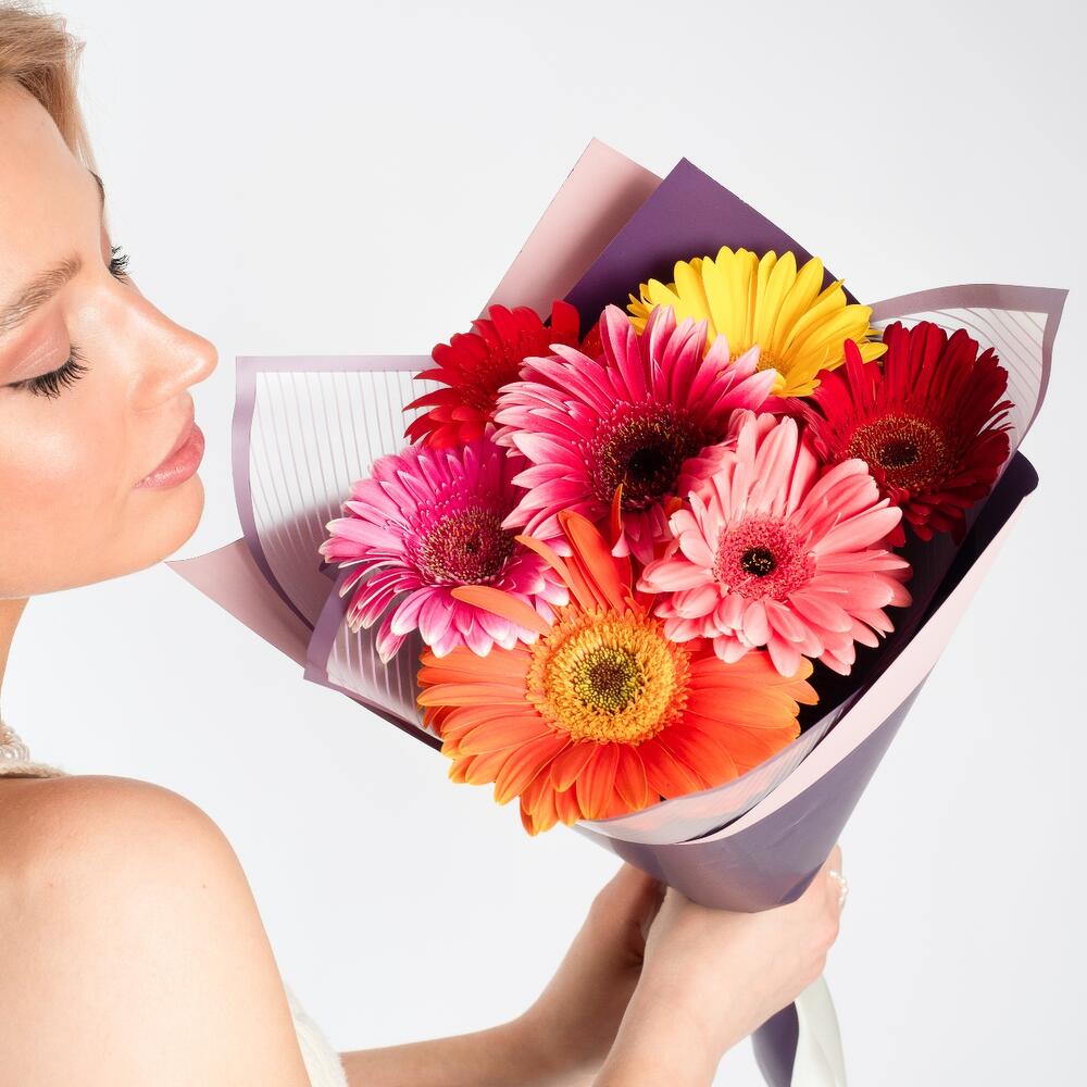 Солнечный букет из 7 свежих гербер – радость в подарок Багратионовск Калининградская область