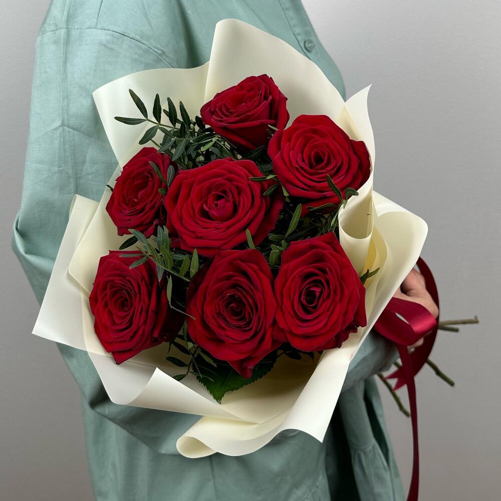 Букет «Гранатовый» из красных роз в роскошной упаковке Багратионовск Калининградская область