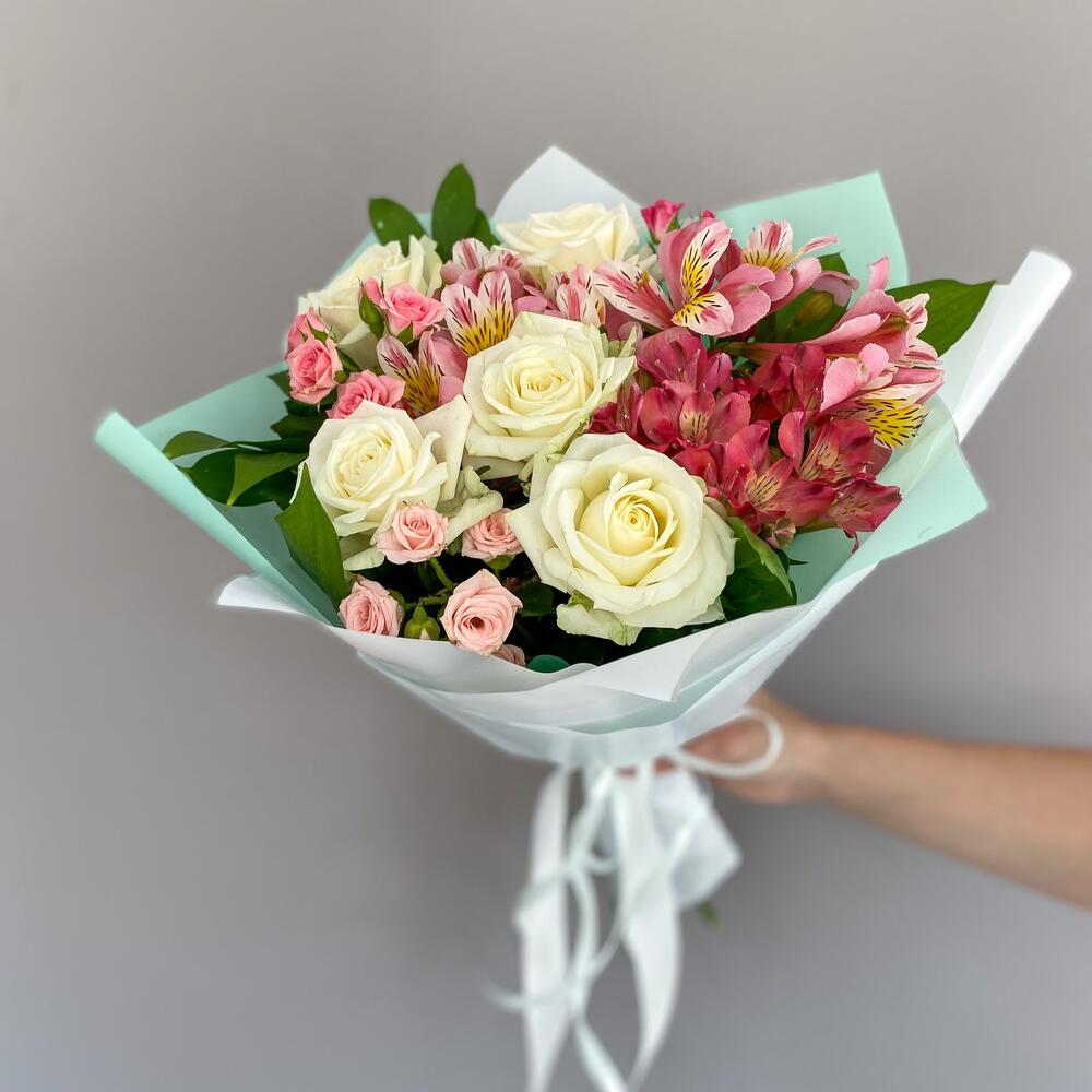 Букет «Николь» – изысканное сочетание роз, кустовых роз и альстромерий Багратионовск Калининградская область