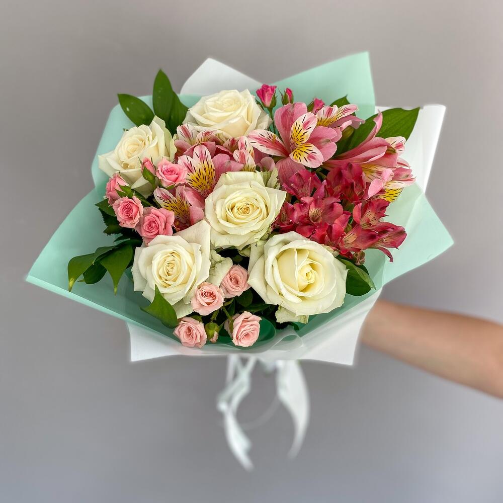 Букет «Николь» – изысканное сочетание роз, кустовых роз и альстромерий Багратионовск Калининградская область