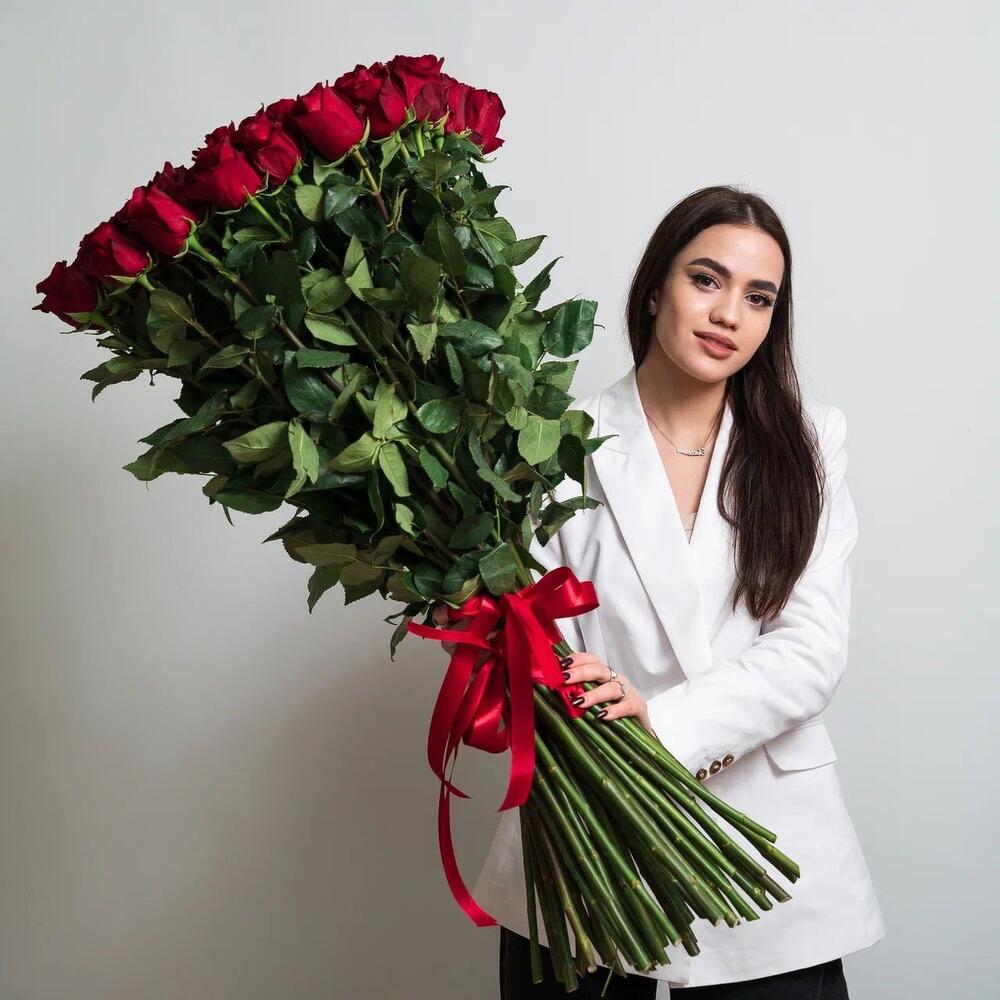 Роскошный букет из 51 красной розы – воплощение безграничной любви Багратионовск Калининградская область