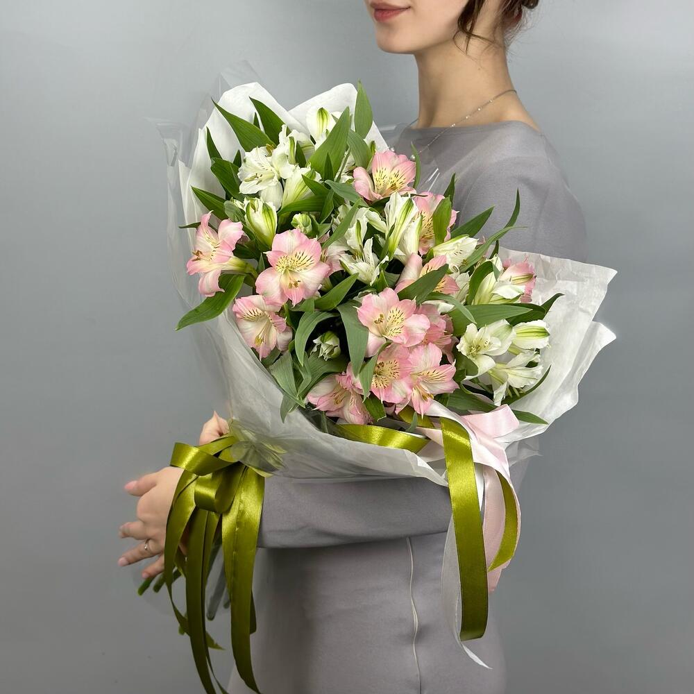 Букет «Нежность» – трогательное сочетание белых и розовых альстромерий Багратионовск Калининградская область