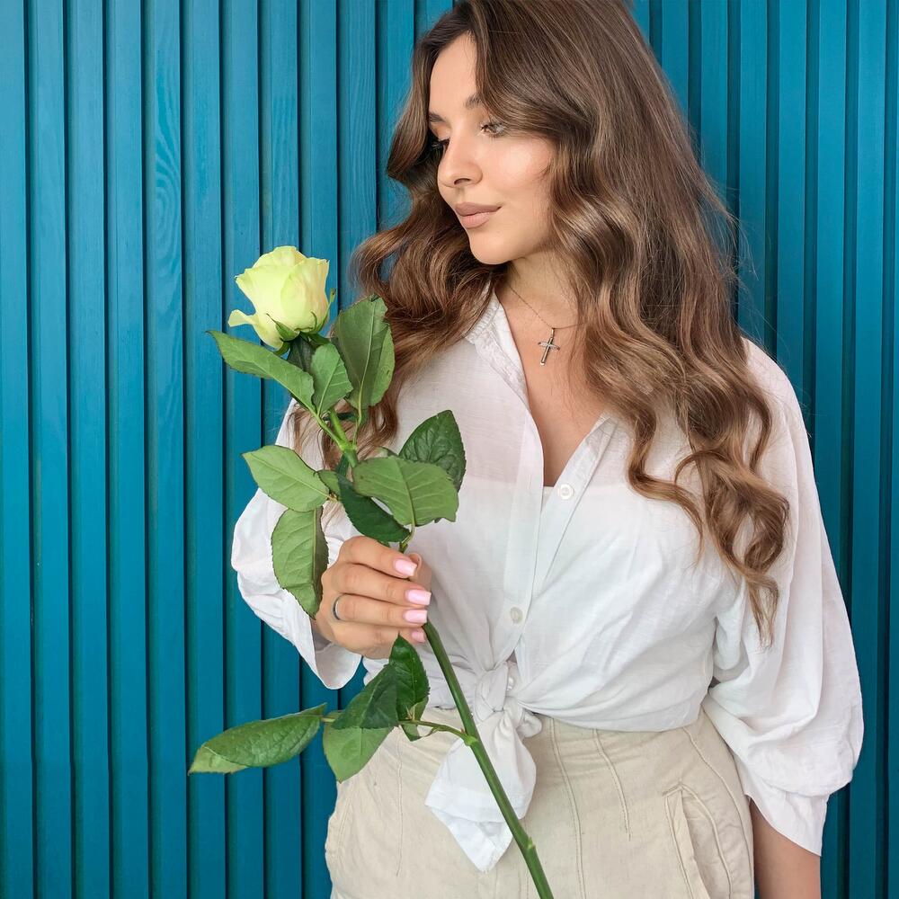 Комплимент из белой эквадорской розы – элегантность в каждом лепестке Багратионовск Калининградская область