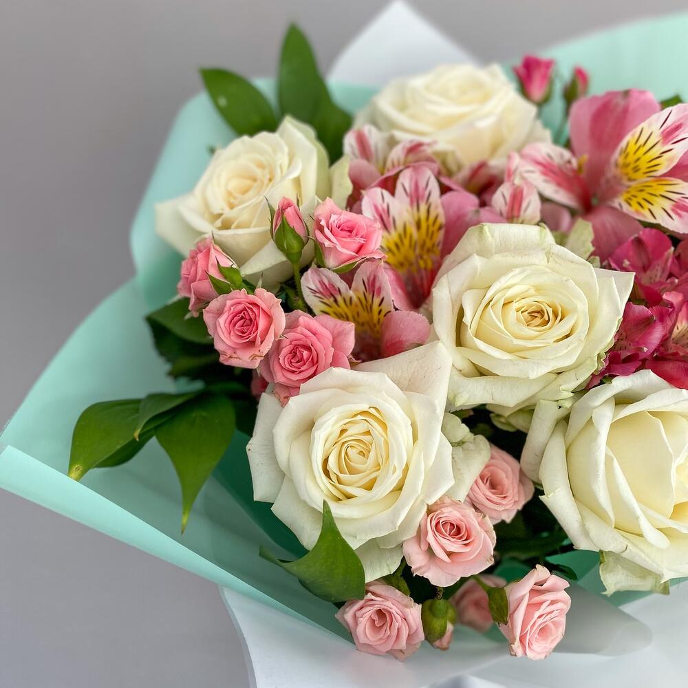 Букет «Николь» – изысканное сочетание роз, кустовых роз и альстромерий Багратионовск Калининградская область