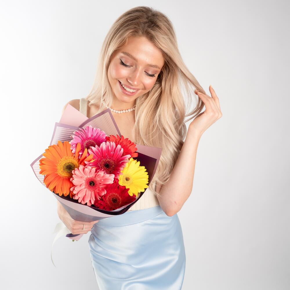 Солнечный букет из 7 свежих гербер – радость в подарок Багратионовск Калининградская область