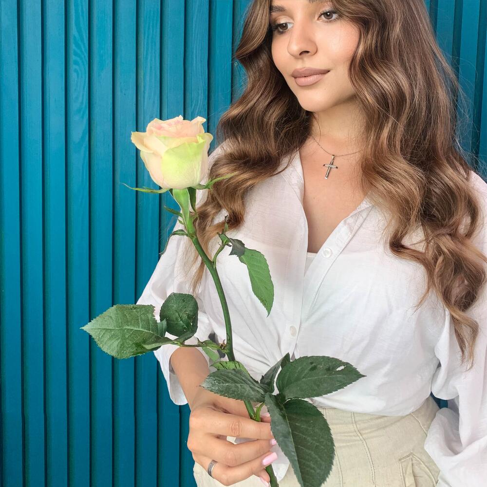 Комплимент из розовой эквадорской розы – минимализм роскоши Багратионовск Калининградская область